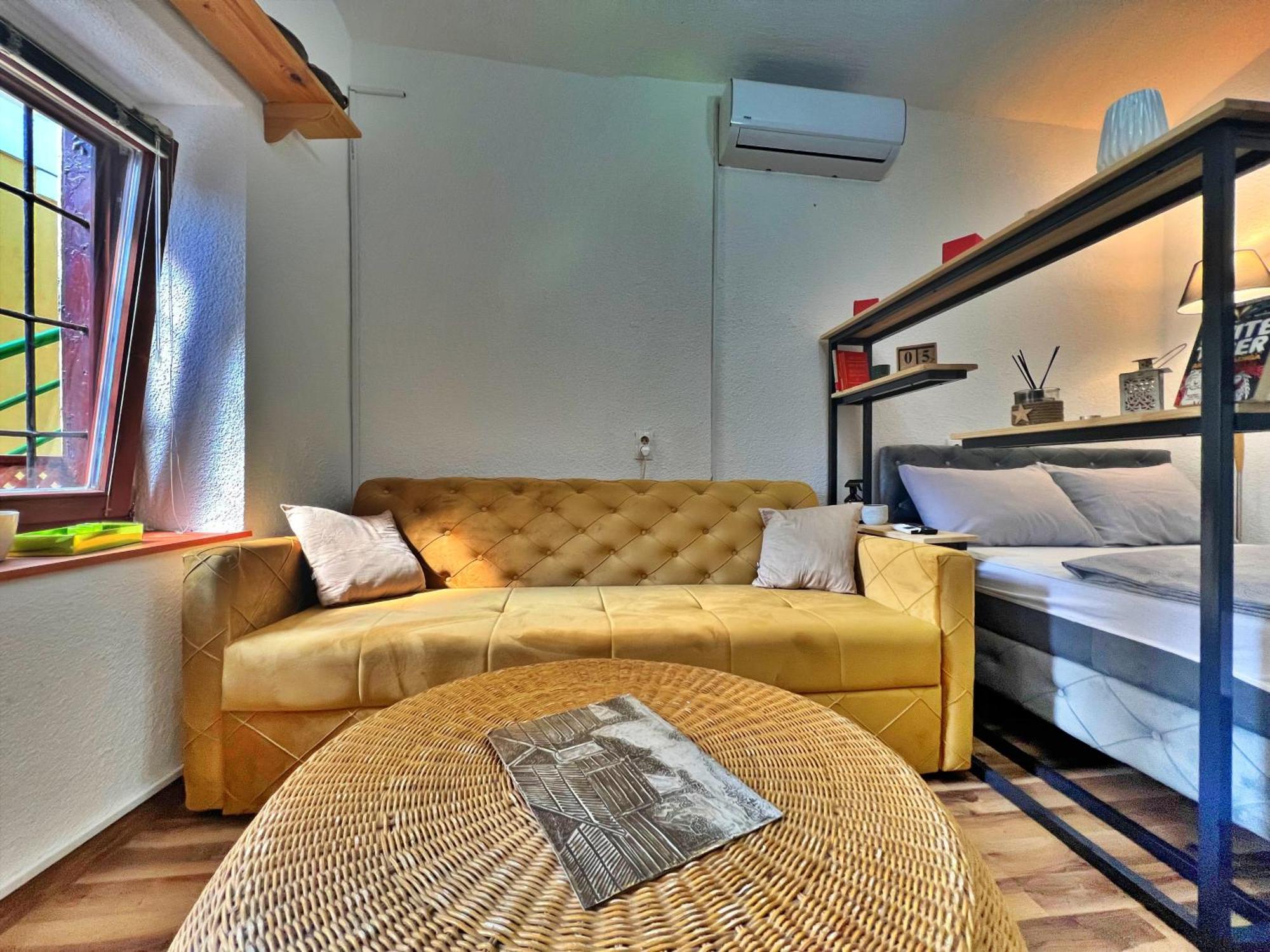 Chic Old Town Studio With Patio SJJ Extérieur photo