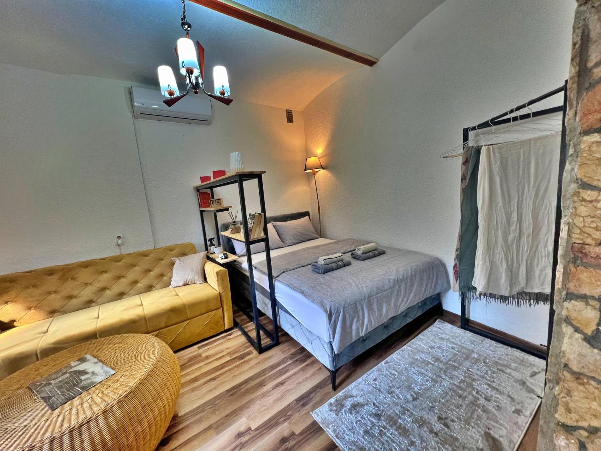 Chic Old Town Studio With Patio SJJ Extérieur photo