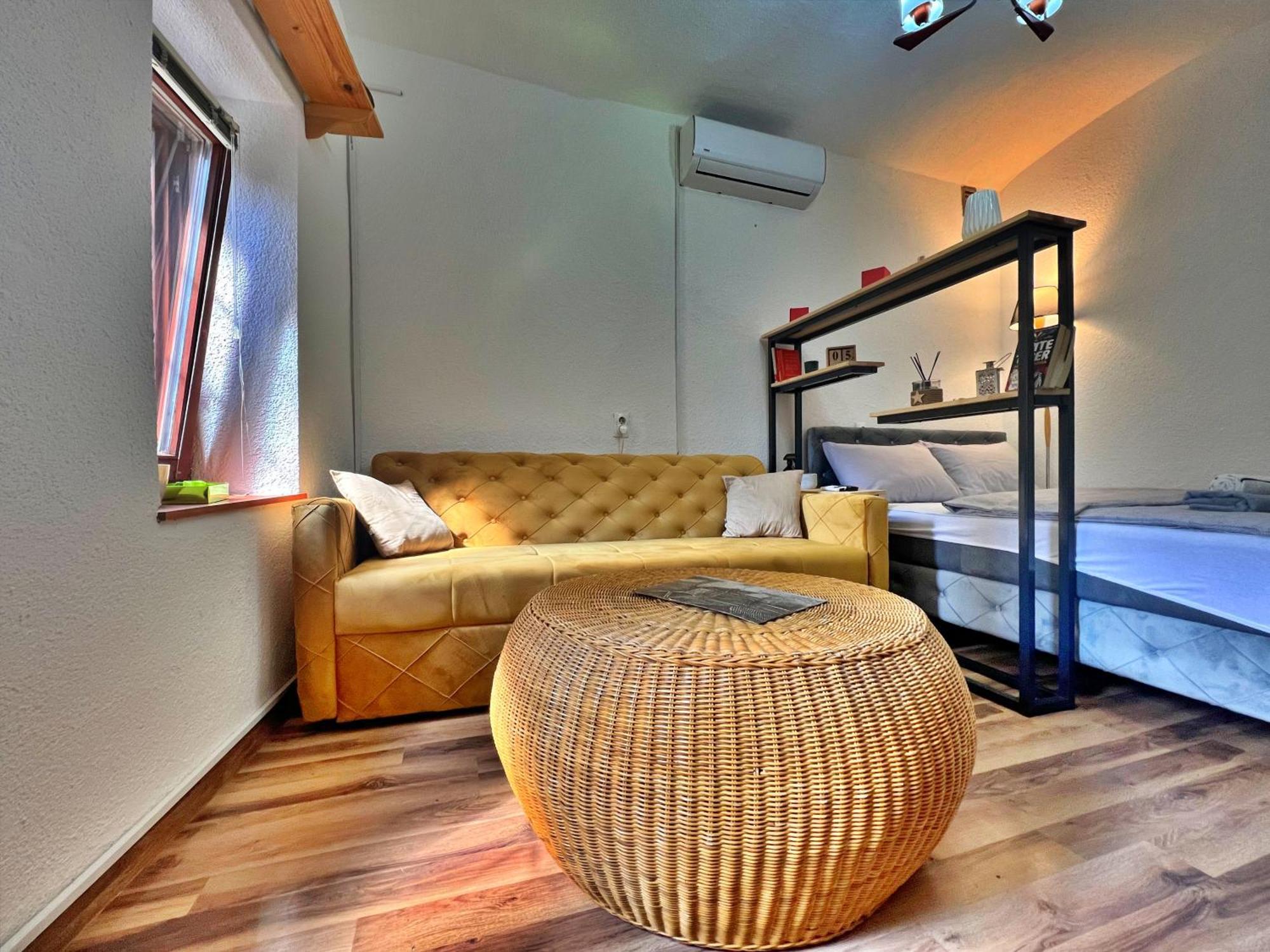 Chic Old Town Studio With Patio SJJ Extérieur photo